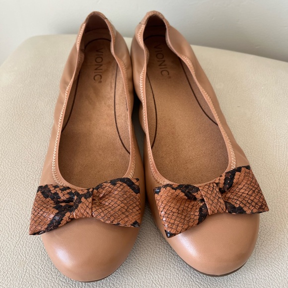 Vionic Spark Zelda Leather Flats in Macaroon Brown Women’s Size 8.5